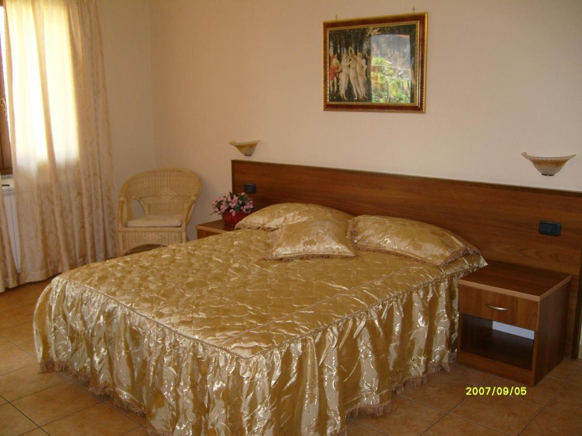 Hotel Ristorante Degli Amici Mongiana Экстерьер фото